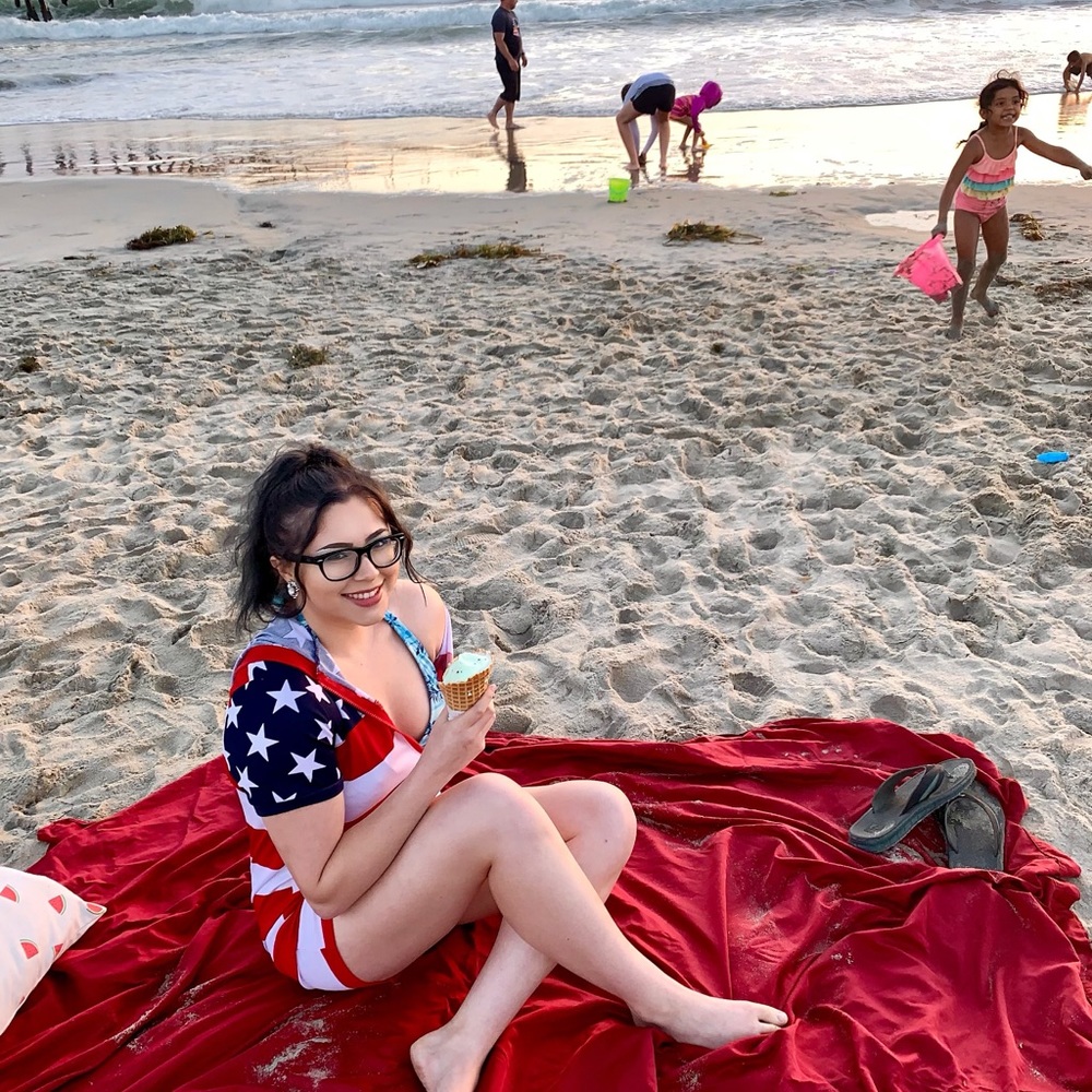 Second Posh / Read below to get to know me!